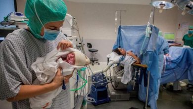 Photo of «الصحة» إلزام الأطباء بذكر أسباب اللجوء للولادة القيصرية